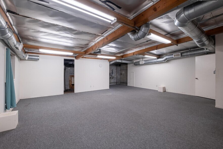 More Photos Of 22809 Lockness Ave, Torrance Warehouse For Sale