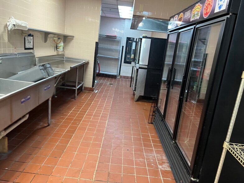 More Photos Of 148 NW 167th St, Miami Hotel For Lease