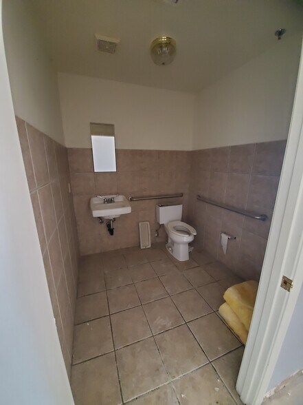 More Photos Of 6740 E University Dr, Mesa Unknown For Lease