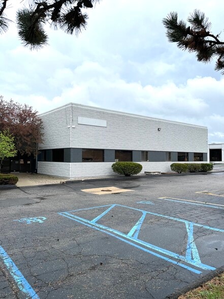 More Photos Of 12792 Currie Ct, Livonia Warehouse For Lease