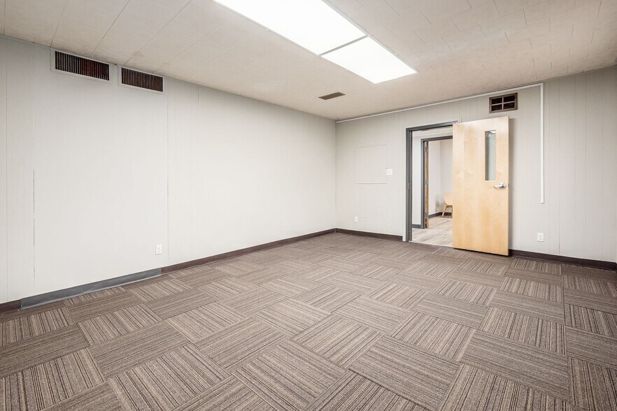 More Photos Of 1251 W Broad St, Columbus Storefront Retail Office For Sale