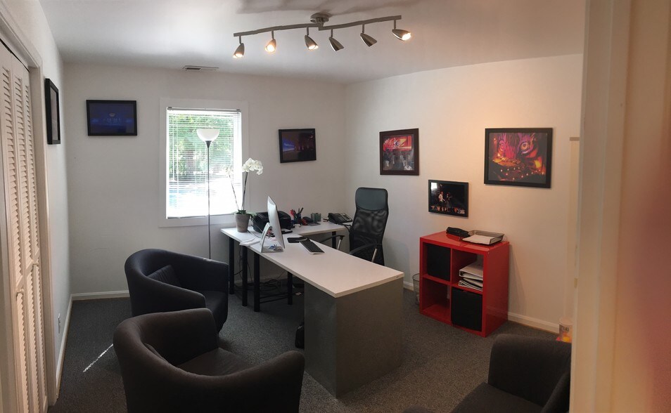 More Photos Of 1223 Walnut St, Cary Office For Lease