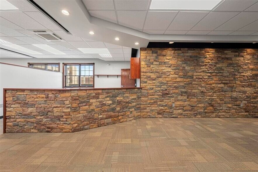 More Photos Of 728 College St, Bowling Green Office For Sale