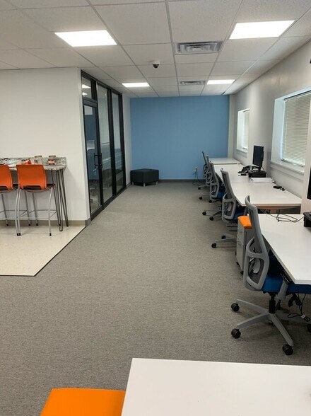 More Photos Of 505 Thornall St, Edison Office For Lease