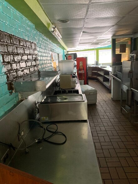 More Photos Of 2409 N Alexander Dr, Baytown General Retail For Lease