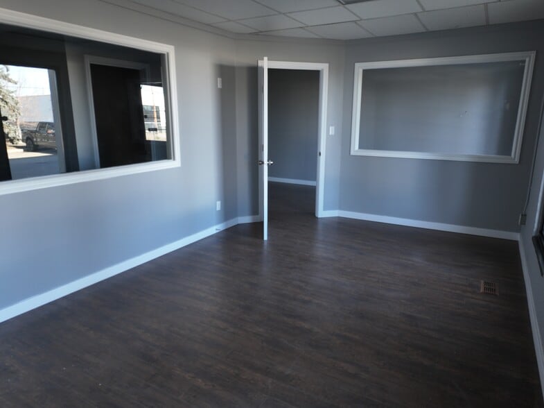 More Photos Of 9803-9817 47th Ave NW, Edmonton Warehouse For Lease