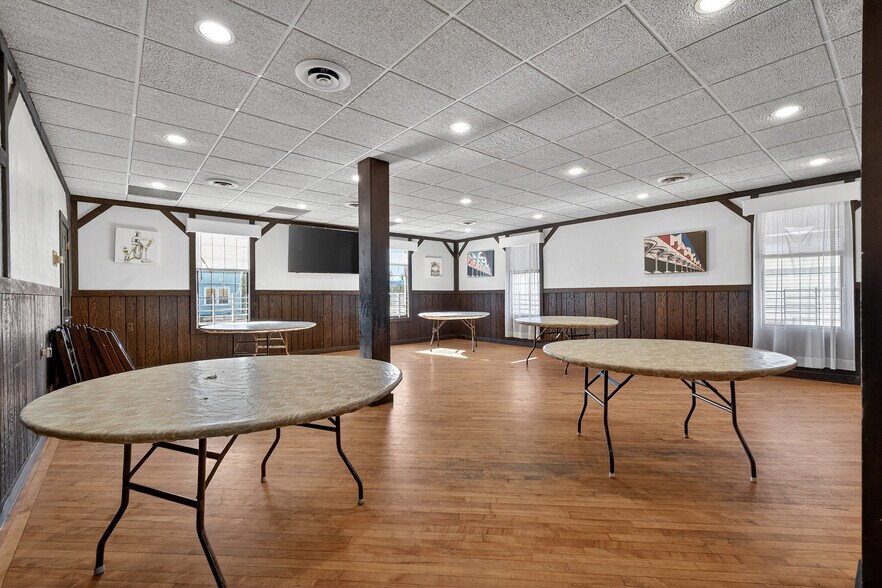 More Photos Of 671-673 Broadway, Bayonne Bar For Sale