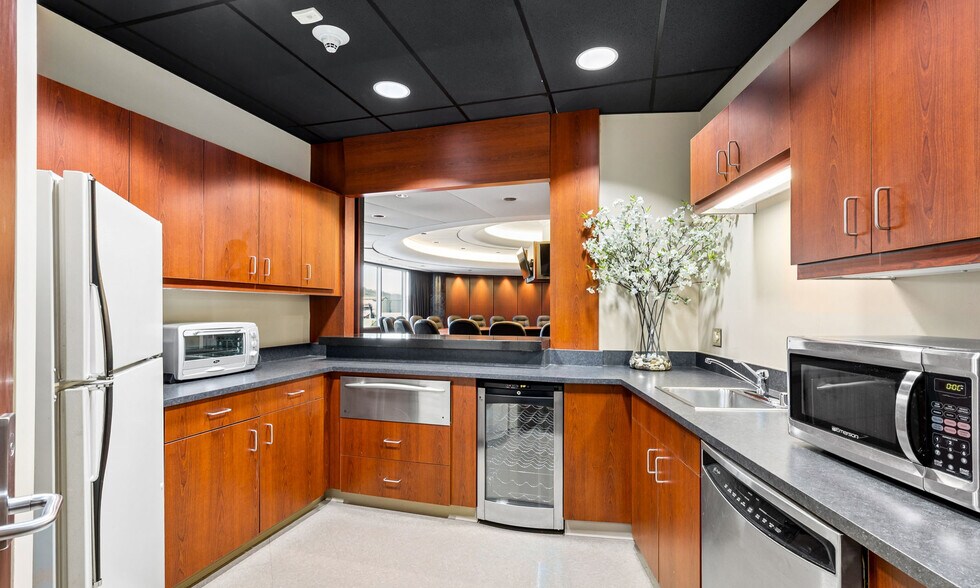 More Photos Of 4025 Delridge Way SW, Seattle Office For Sale