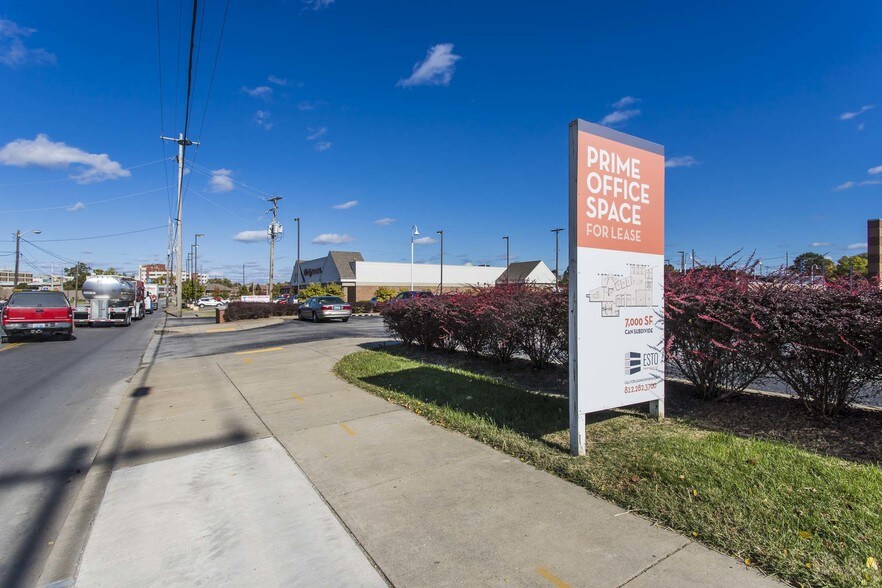 More Photos Of 900 Spring St, Jeffersonville Medical For Lease