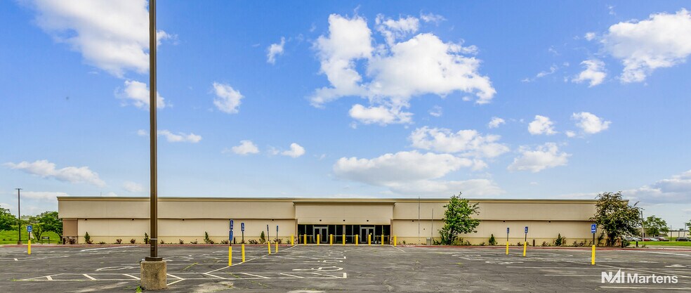 More Photos Of 7236 E Harry Ct, Wichita Office For Sale