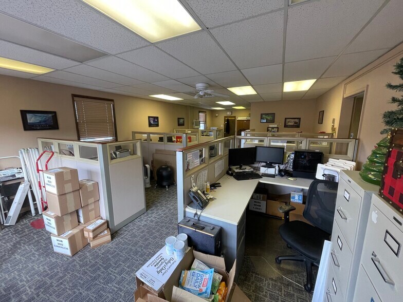 More Photos Of 2504 Grand Ave, Baldwin Office For Sale