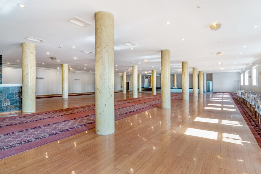 More Photos Of 2613 W Hunting Park Ave, Philadelphia Light Distribution For Lease