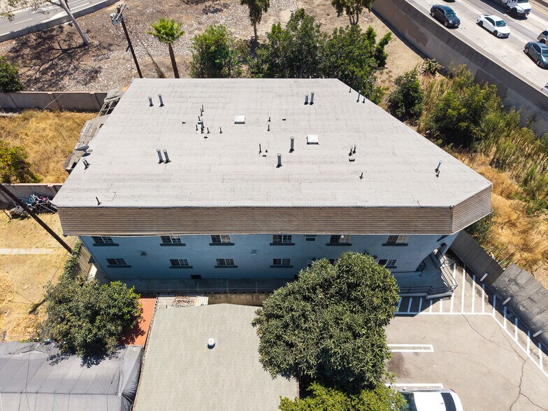 More Photos Of 2104 Mozart St, Los Angeles Apartments For Sale