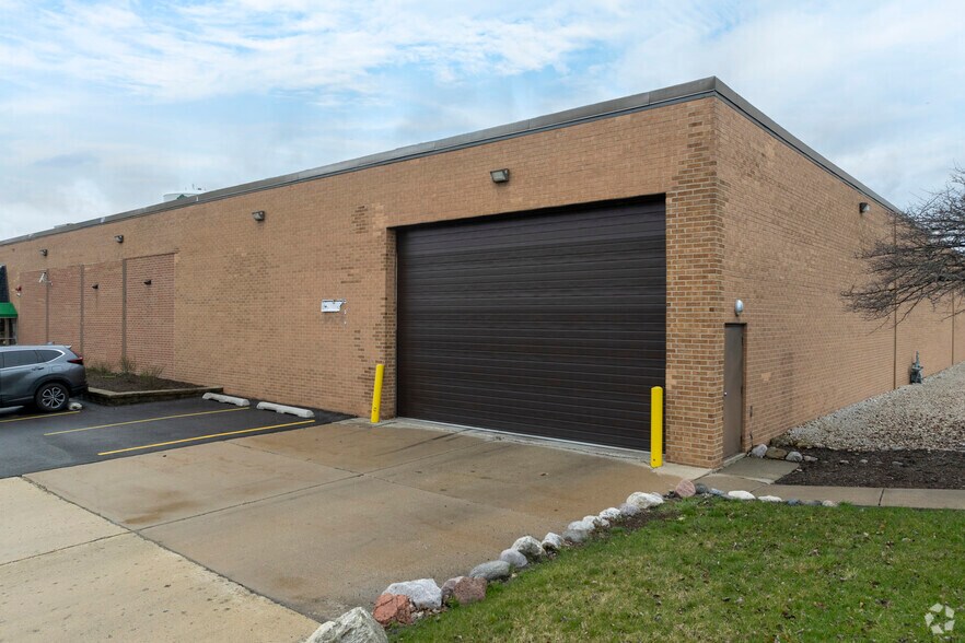 More Photos Of 200-220 Fencl Ln, Hillside Manufacturing For Sale