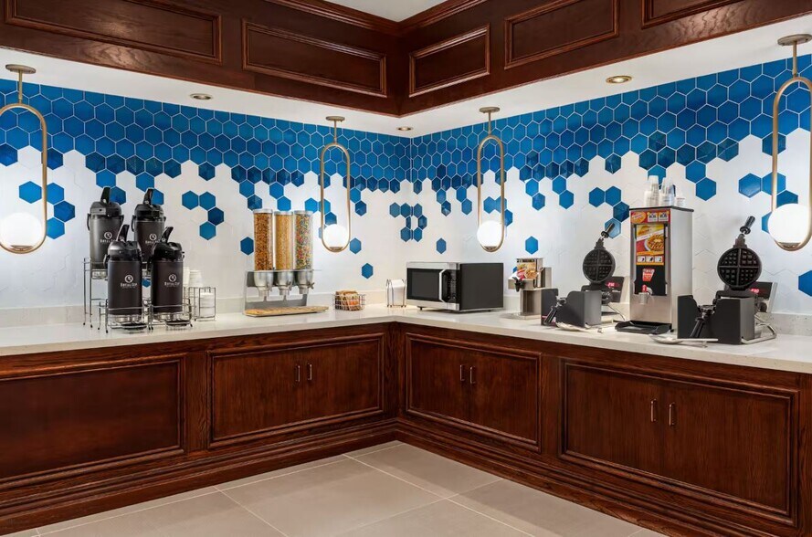 More Photos Of 5217 E Terrace Dr, Madison Hotel For Sale