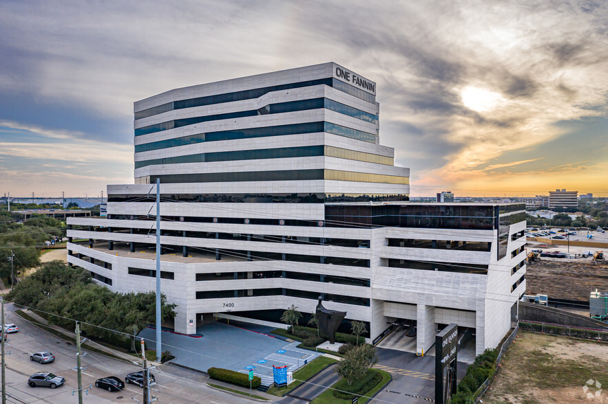 Primary Photo Of 7400 Fannin St, Houston Medical For Lease