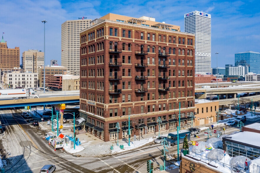More Photos Of 400 N Broadway, Milwaukee Office Residential For Lease