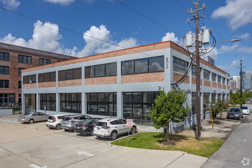 More Photos Of 800 Sampson St, Houston Loft Creative Space For Lease