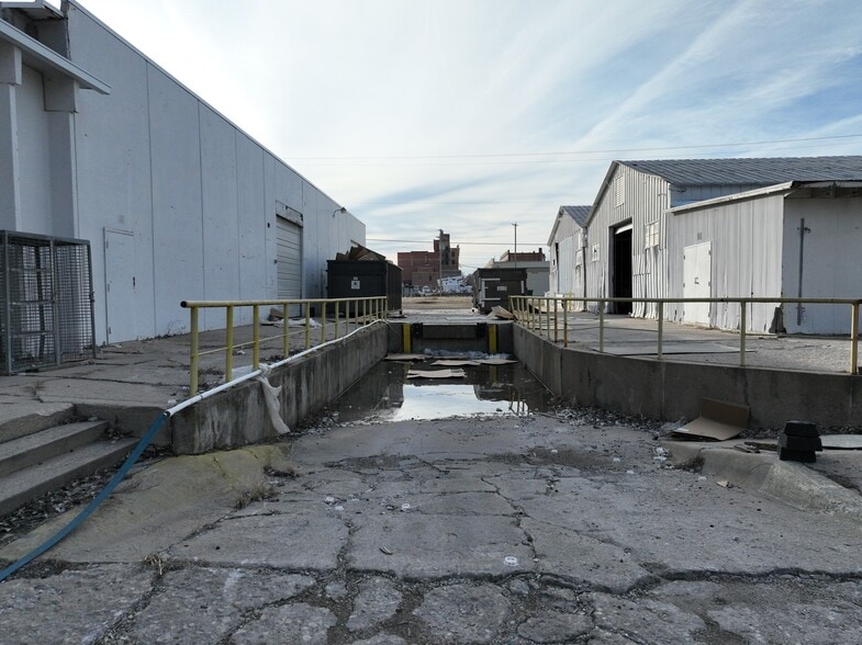 More Photos Of 126 S Griffith St, El Dorado Warehouse For Sale