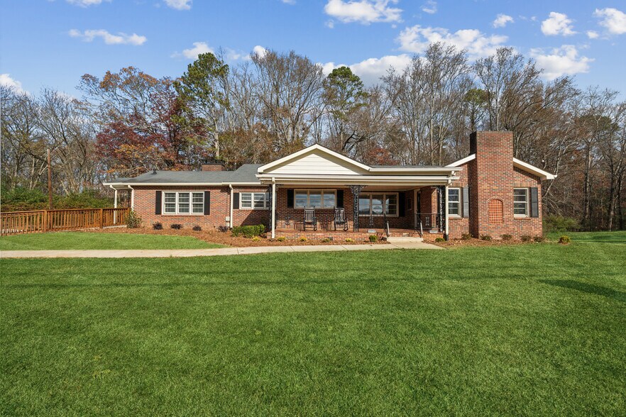 More Photos Of 5615 Cumming Hwy, Canton General Retail For Sale