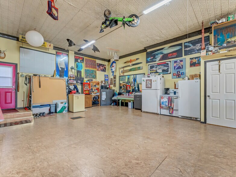 More Photos Of 517A N Railway St SE, Medicine Hat Storefront Retail Residential For Sale