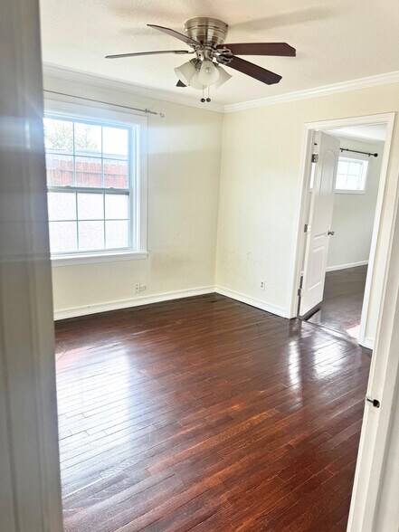 More Photos Of 6009 Maple St, Houston Office Residential For Sale