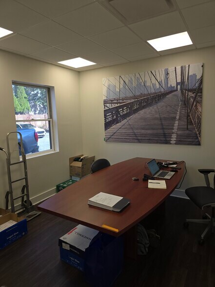 More Photos Of 19 Orchard St, Manhasset Office For Lease