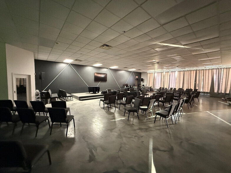 More Photos Of 4635 Northfield Rd, Cleveland Freestanding For Sale