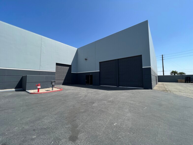More Photos Of 15650 El Prado Rd, Chino Warehouse For Lease