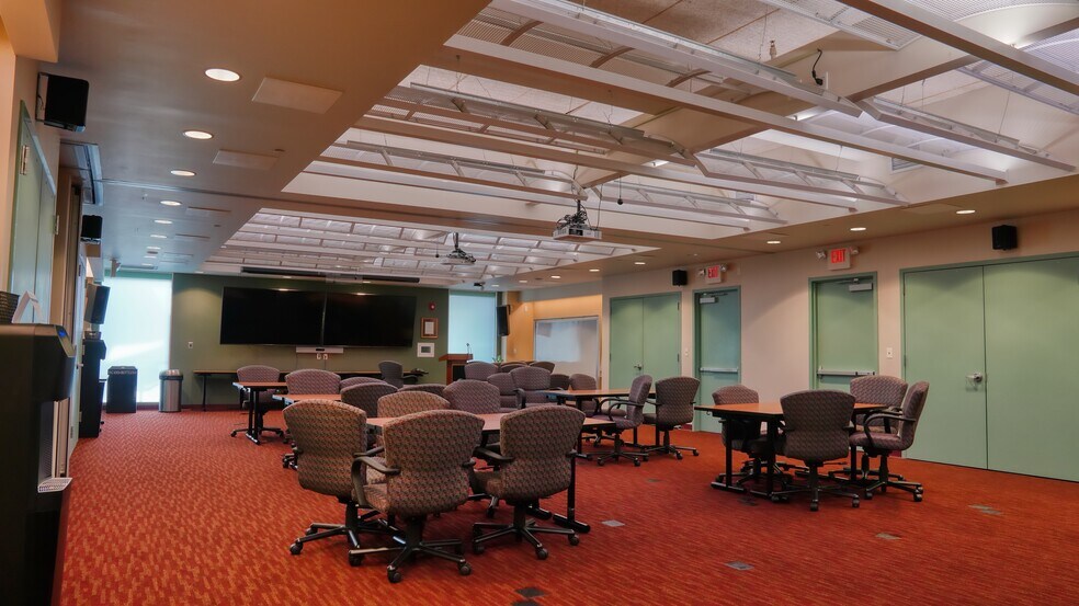 More Photos Of 900 W Shore Rd, Port Washington Office For Lease