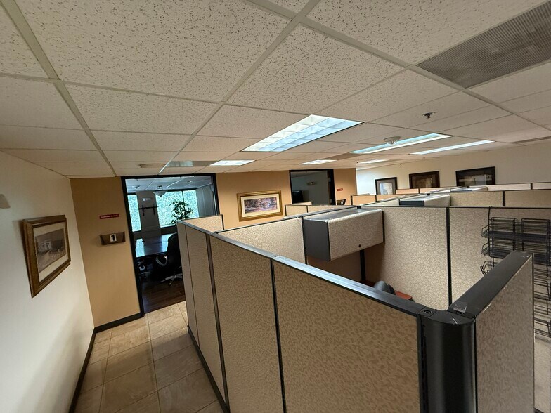 More Photos Of 202 E Earll Dr, Phoenix Medical For Sale