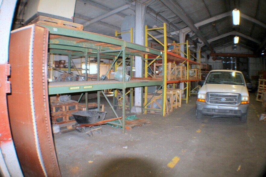 More Photos Of 5517 Dorbrandt St, Houston Warehouse For Lease
