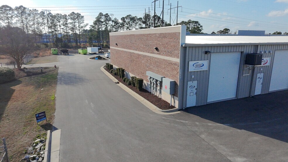 More Photos Of 2011 Corporate Dr, Wilmington Showroom For Lease