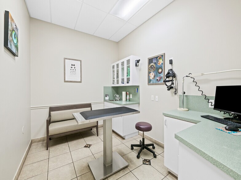 More Photos Of 372 S Powerline Rd, Deerfield Beach Storefront Retail Office For Sale