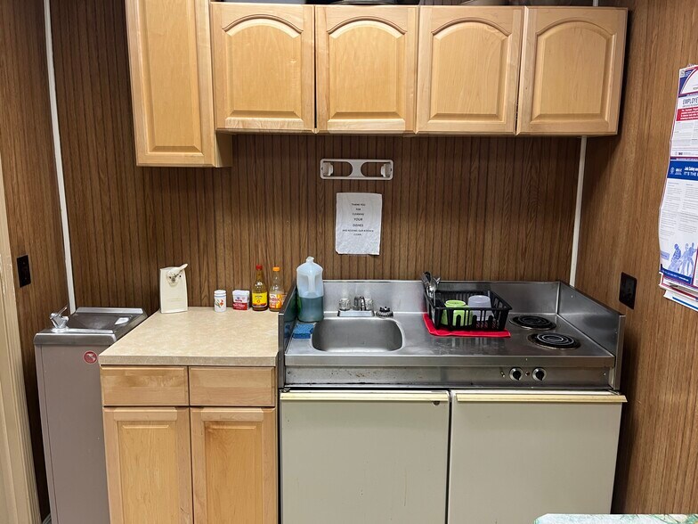 More Photos Of 5013 Park St, Jacksonville Auto Repair For Sale