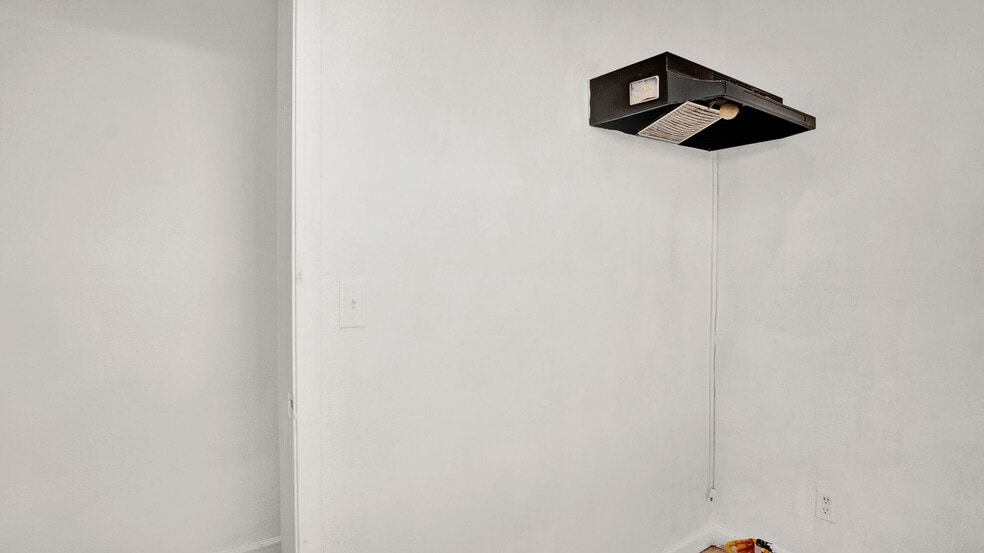 More Photos Of 6072 York Blvd, Los Angeles Storefront Retail Residential For Sale