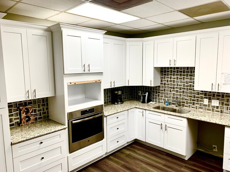 More Photos Of 102 E Walker St, League City Office For Lease