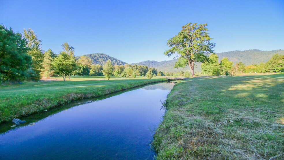 More Photos Of 7350 New Hope Rd, Grants Pass Golf Course Driving Range For Sale