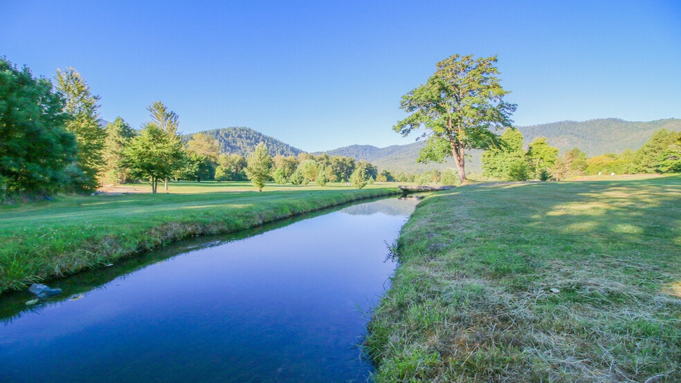 More Photos Of 7350 New Hope Rd, Grants Pass Golf Course Driving Range For Sale