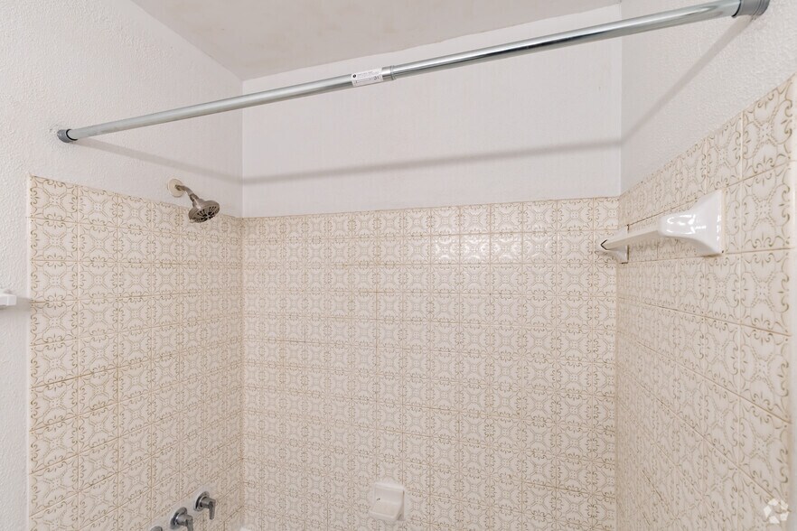 More Photos Of 725 Washington St, Monroe Apartments For Sale
