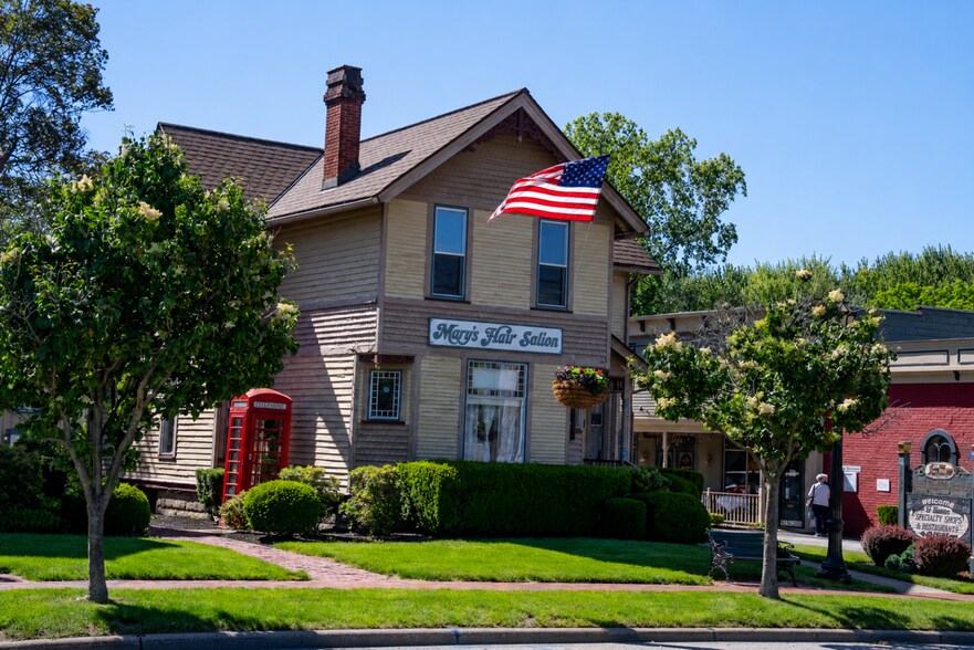 Primary Photo Of 8112 Columbia Rd, Olmsted Falls General Retail For Sale
