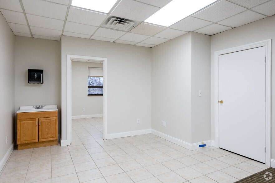 More Photos Of 40 Galesi Dr, Wayne Office For Lease