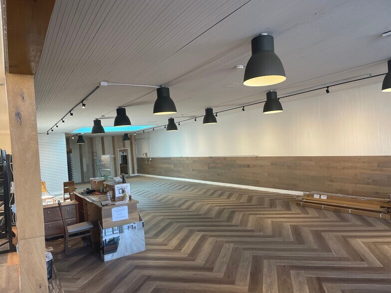 More Photos Of 14 E Lake Ave, Watsonville Storefront For Sale