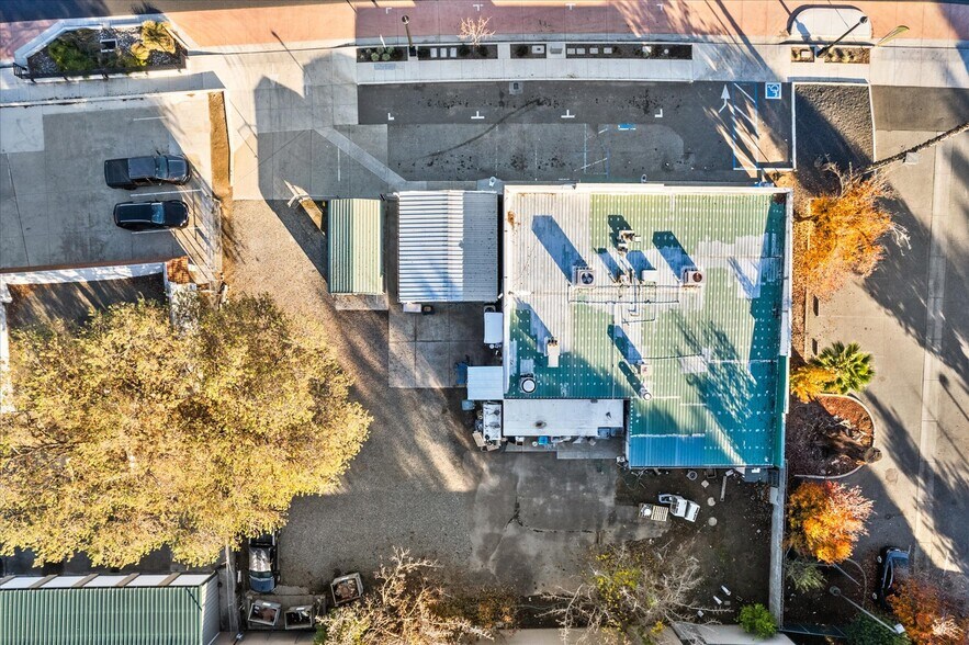 More Photos Of 10448 CA-99, Live Oak Supermarket For Sale