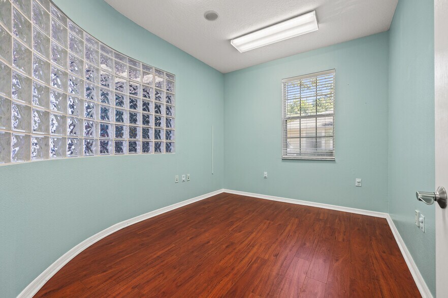 More Photos Of 10941-10943 Countryway Blvd, Tampa Medical For Lease