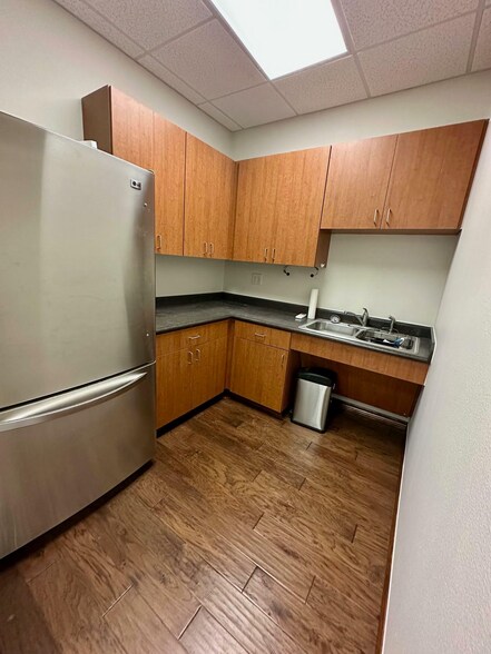 More Photos Of 4011 Business Park Dr, Amarillo Light Distribution For Lease