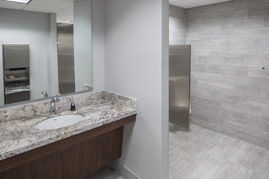 More Photos Of 4560 Belt Line Rd, Addison Medical For Lease