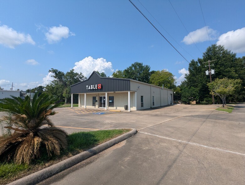 More Photos Of 1465 N Main St, Vidor Freestanding For Sale