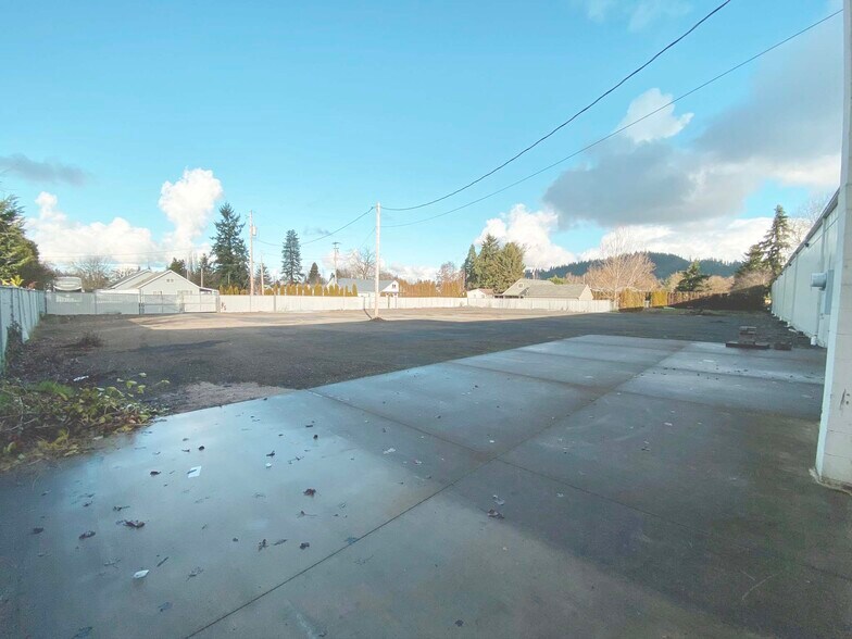 More Photos Of 2665 S Santiam Hwy, Lebanon Health Club For Lease
