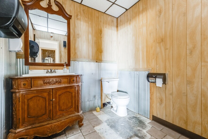 More Photos Of 103 Interstate 40, Shamrock Restaurant For Sale
